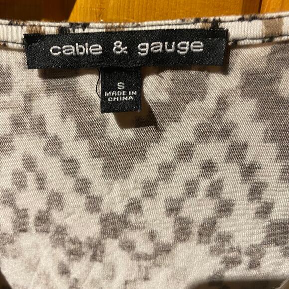 cable & gauge geometric neutral print top size small work office casual layering - Picture 3 of 4